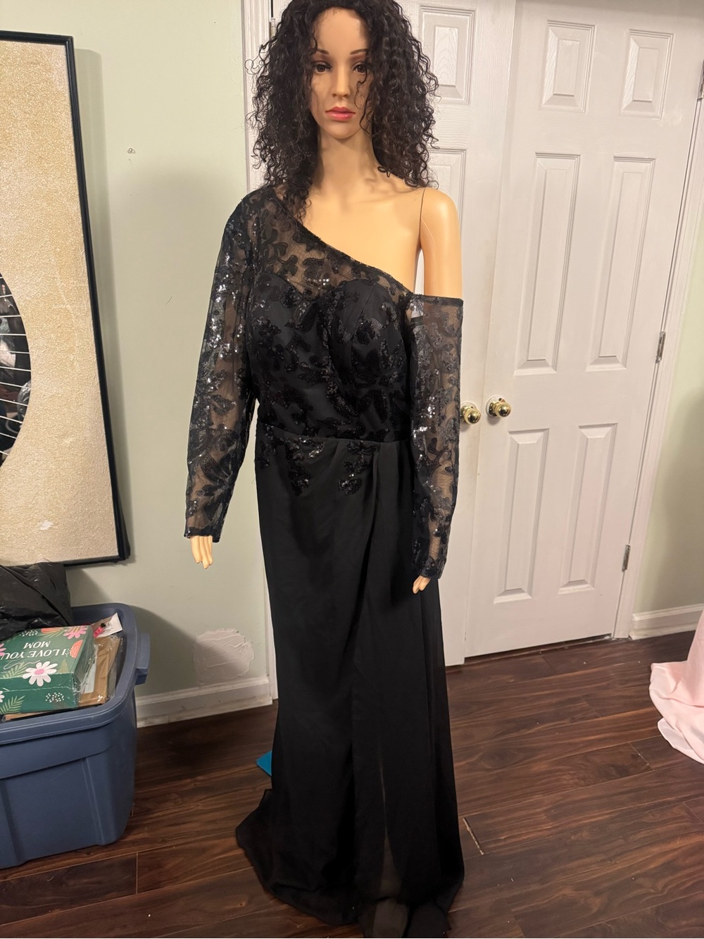 Elegant Black One-Shoulder Sequin Evening Gown